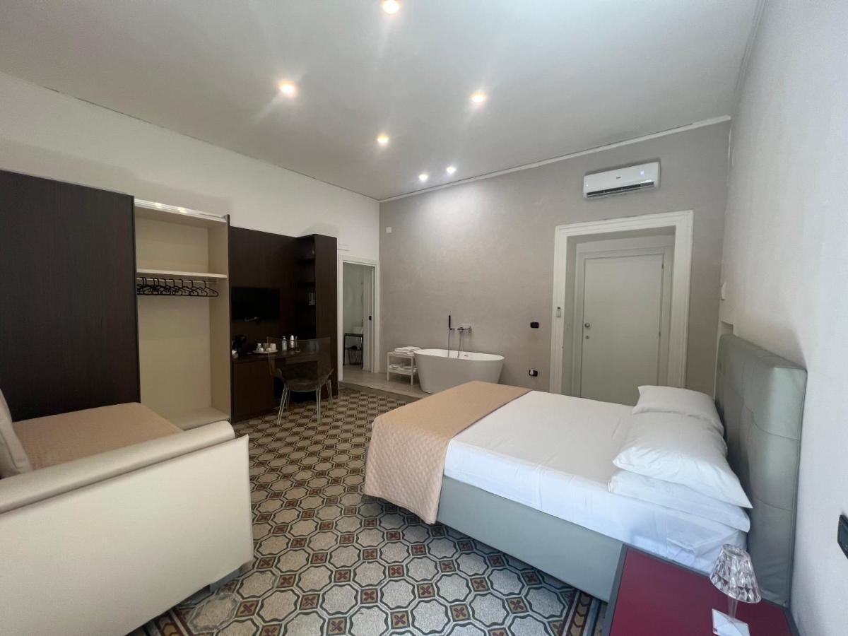 La Piazza Suite Неаполь Экстерьер фото