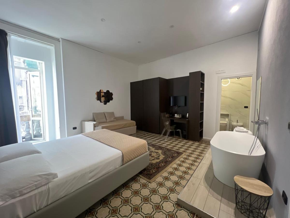 La Piazza Suite Неаполь Экстерьер фото