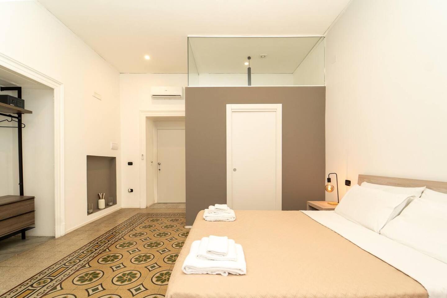La Piazza Suite Неаполь Экстерьер фото