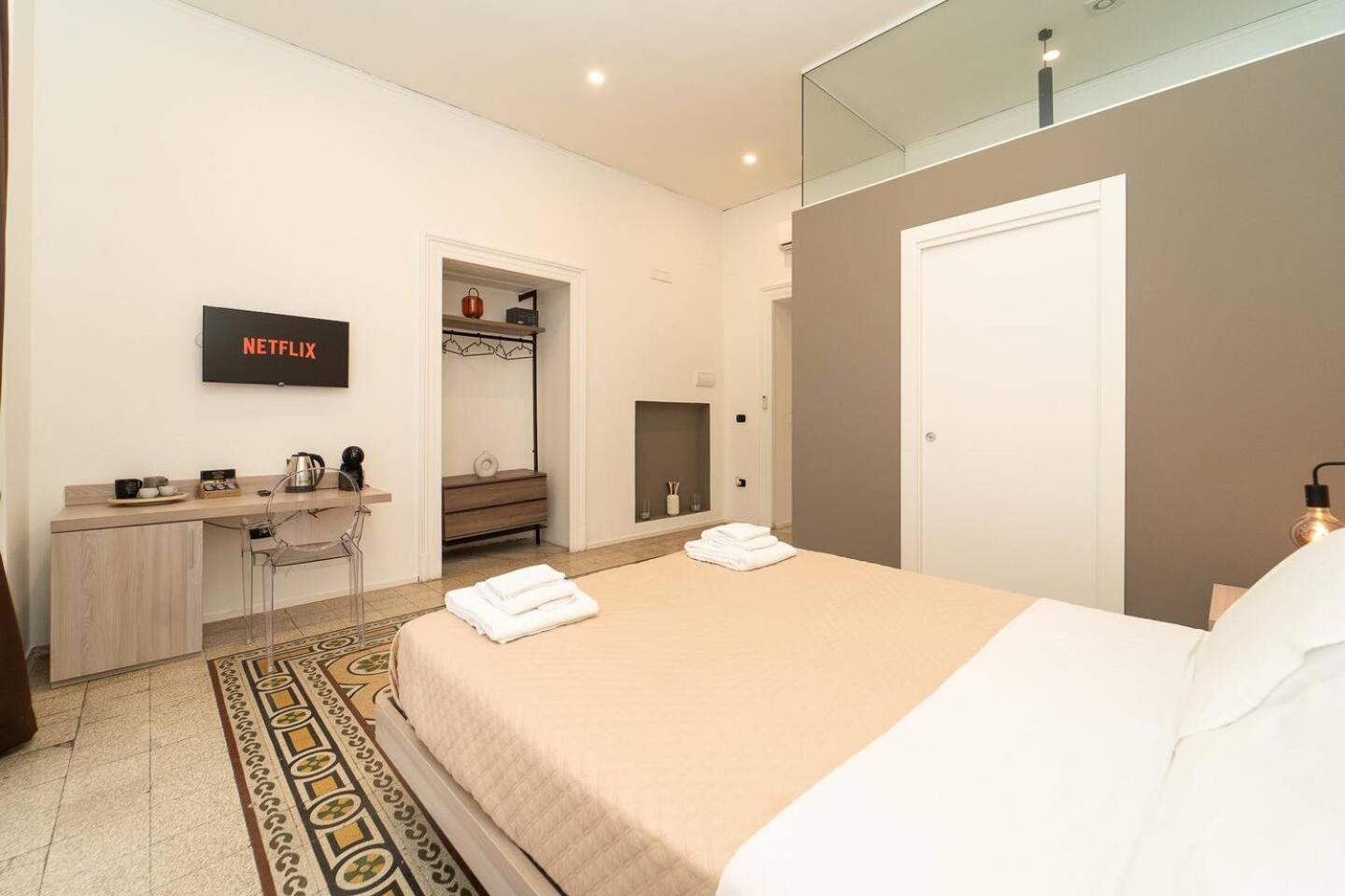 La Piazza Suite Неаполь Экстерьер фото