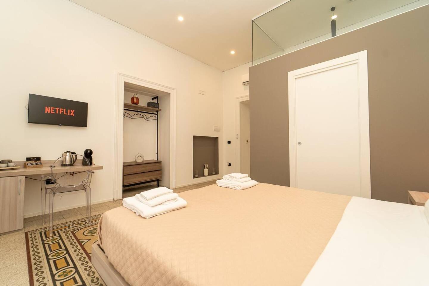 La Piazza Suite Неаполь Экстерьер фото
