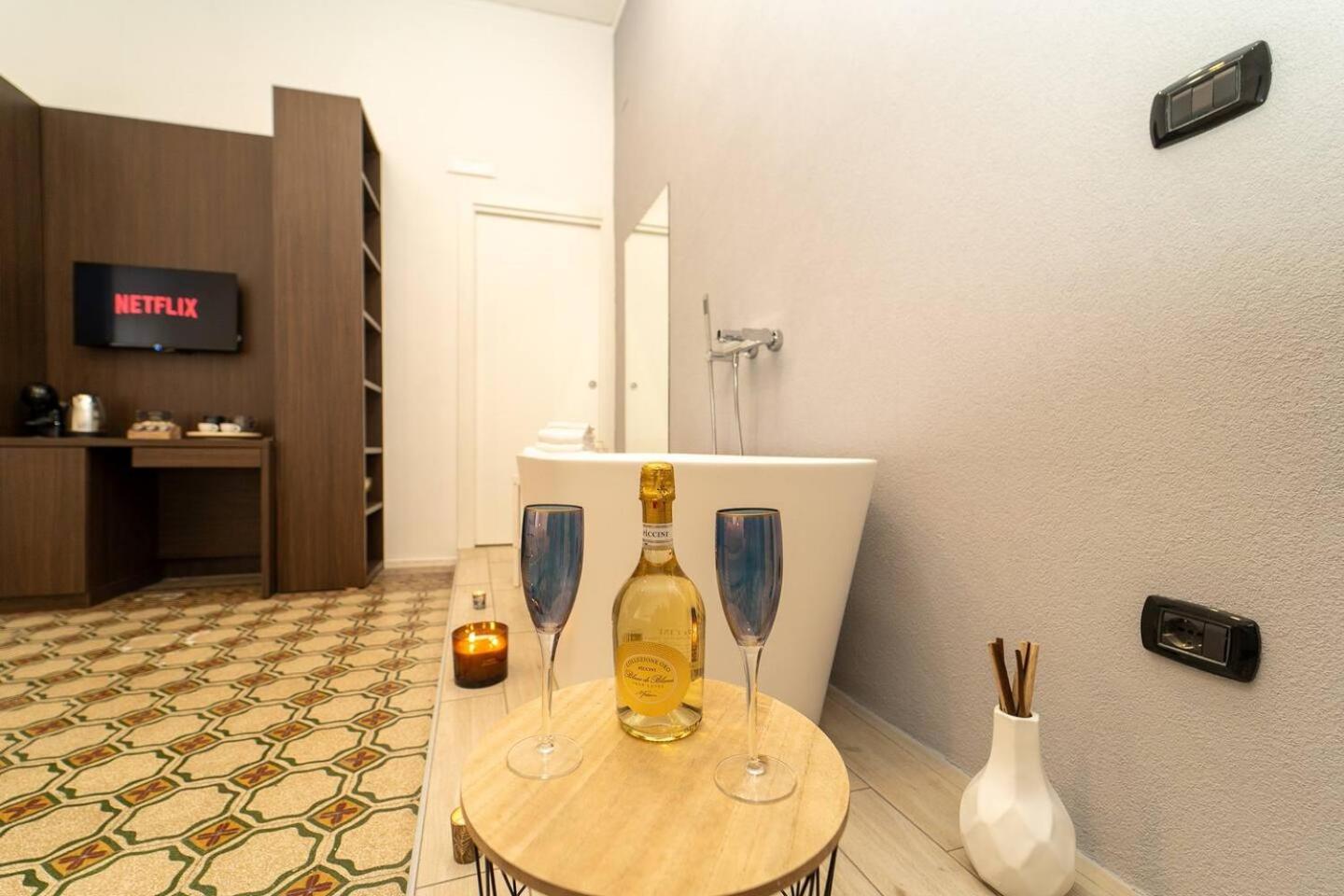 La Piazza Suite Неаполь Экстерьер фото
