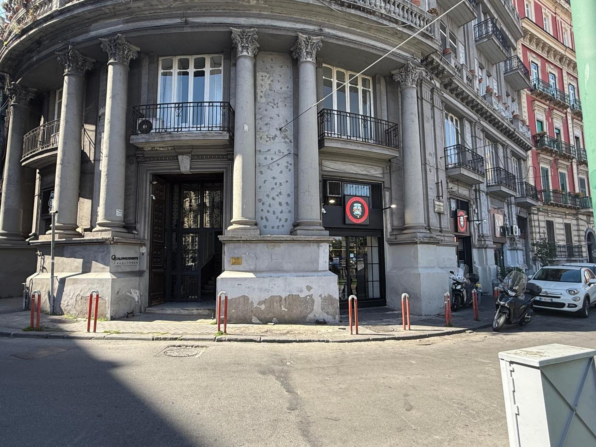 La Piazza Suite Неаполь Экстерьер фото